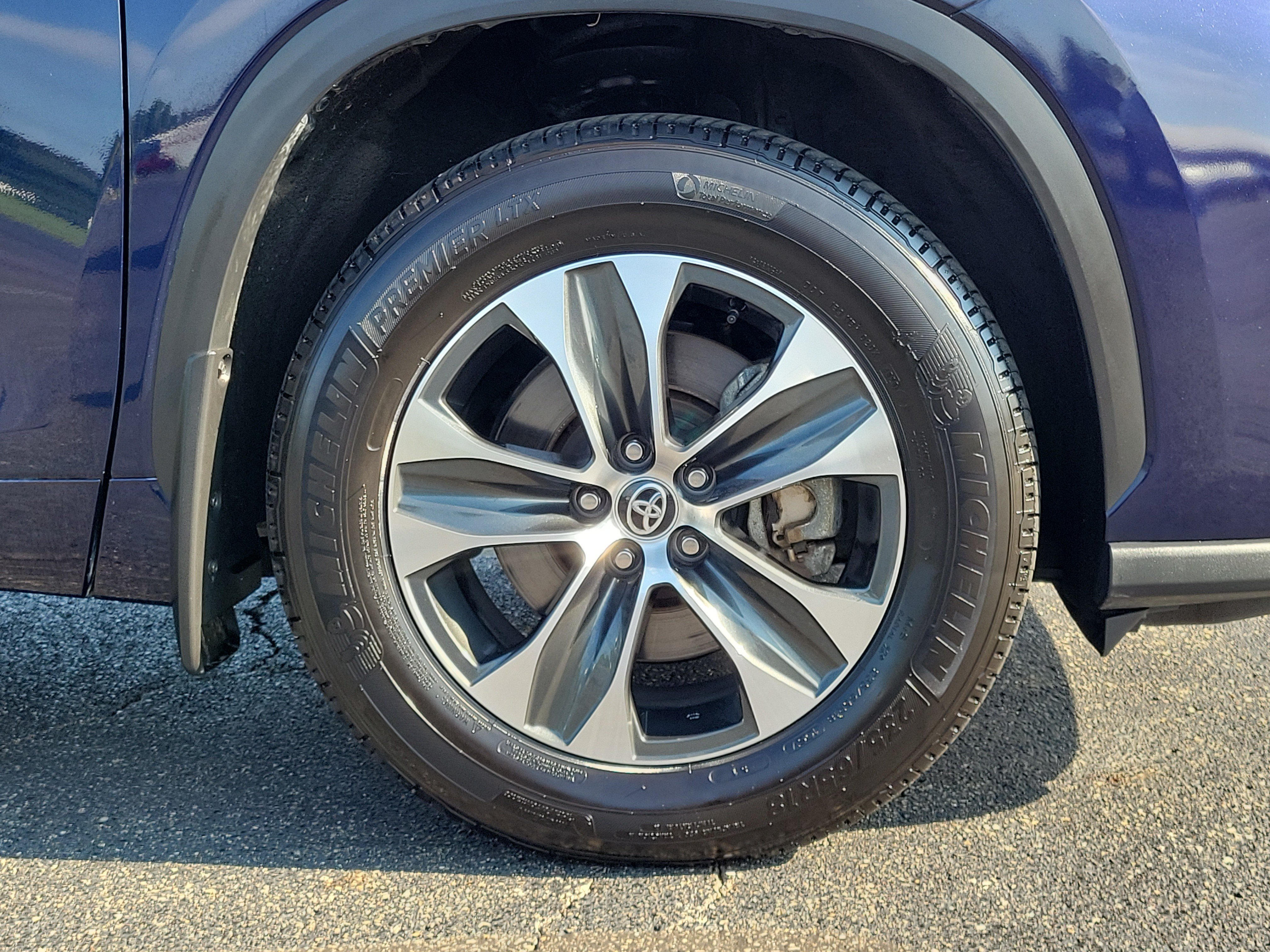 Used 2026 Toyota Highlander XLE AWD/4WD image 5