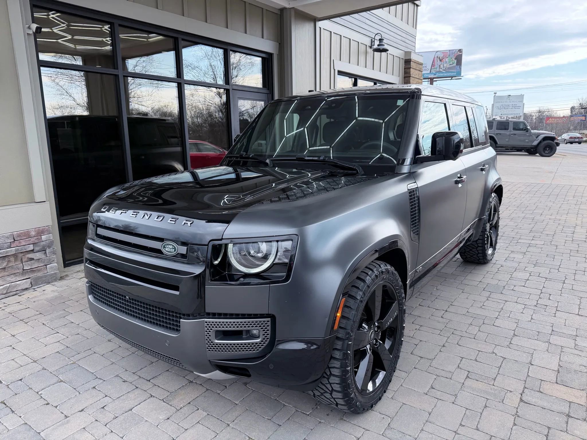 Used 2023 Land Rover Defender 110 V8 image 10
