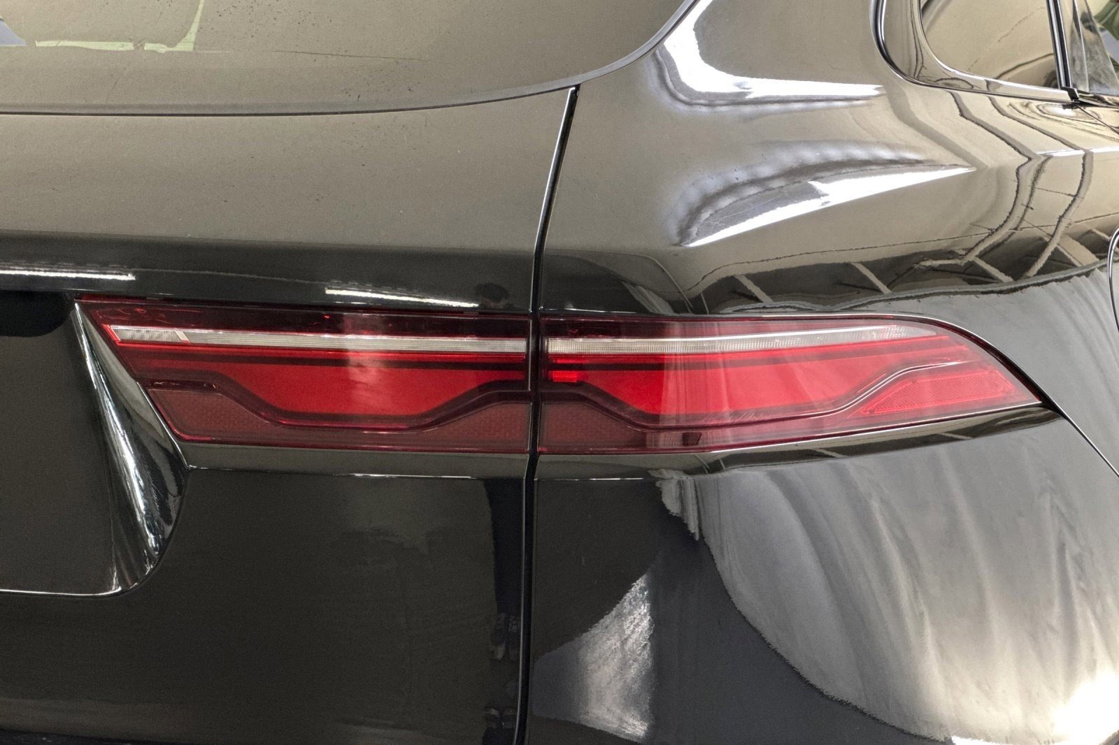 Used 2024 Jaguar F-PACE R-Dynamic S image 12