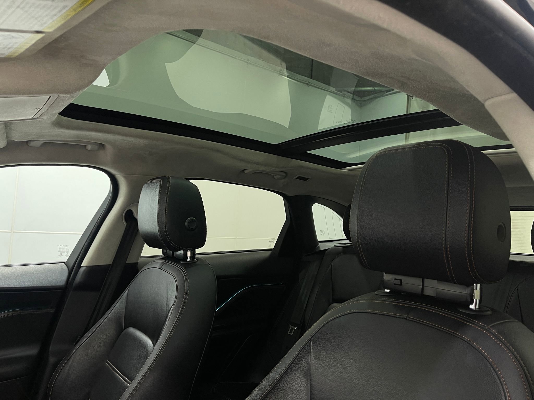 Used 2019 Jaguar F-PACE Prestige image 12