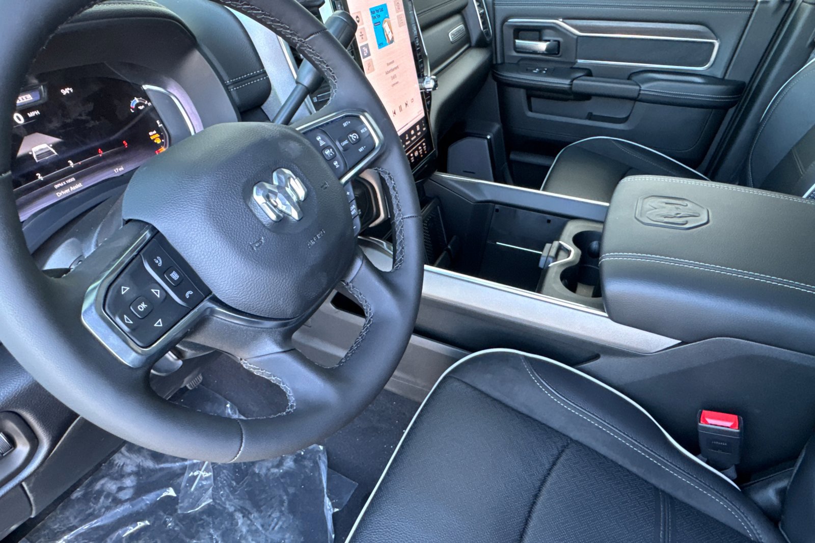 New 2026 RAM 2500 Laramie AWD/4WD image 9