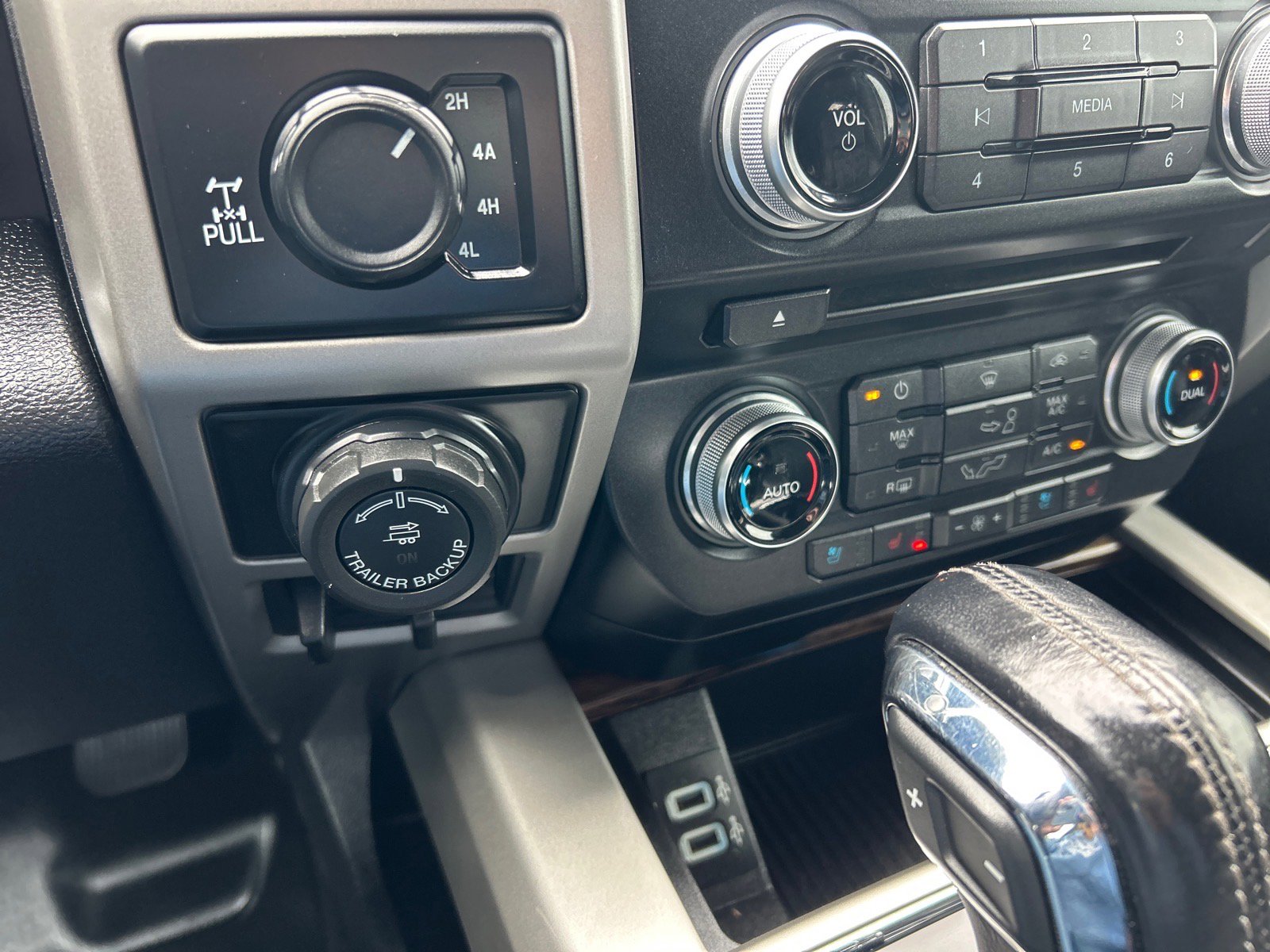 Used 2018 Ford F150 Lariat w/ Equipment Group 502A Luxury AWD/4WD image 34