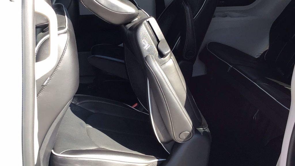 Used 2023 Chrysler Pacifica Limited image 16