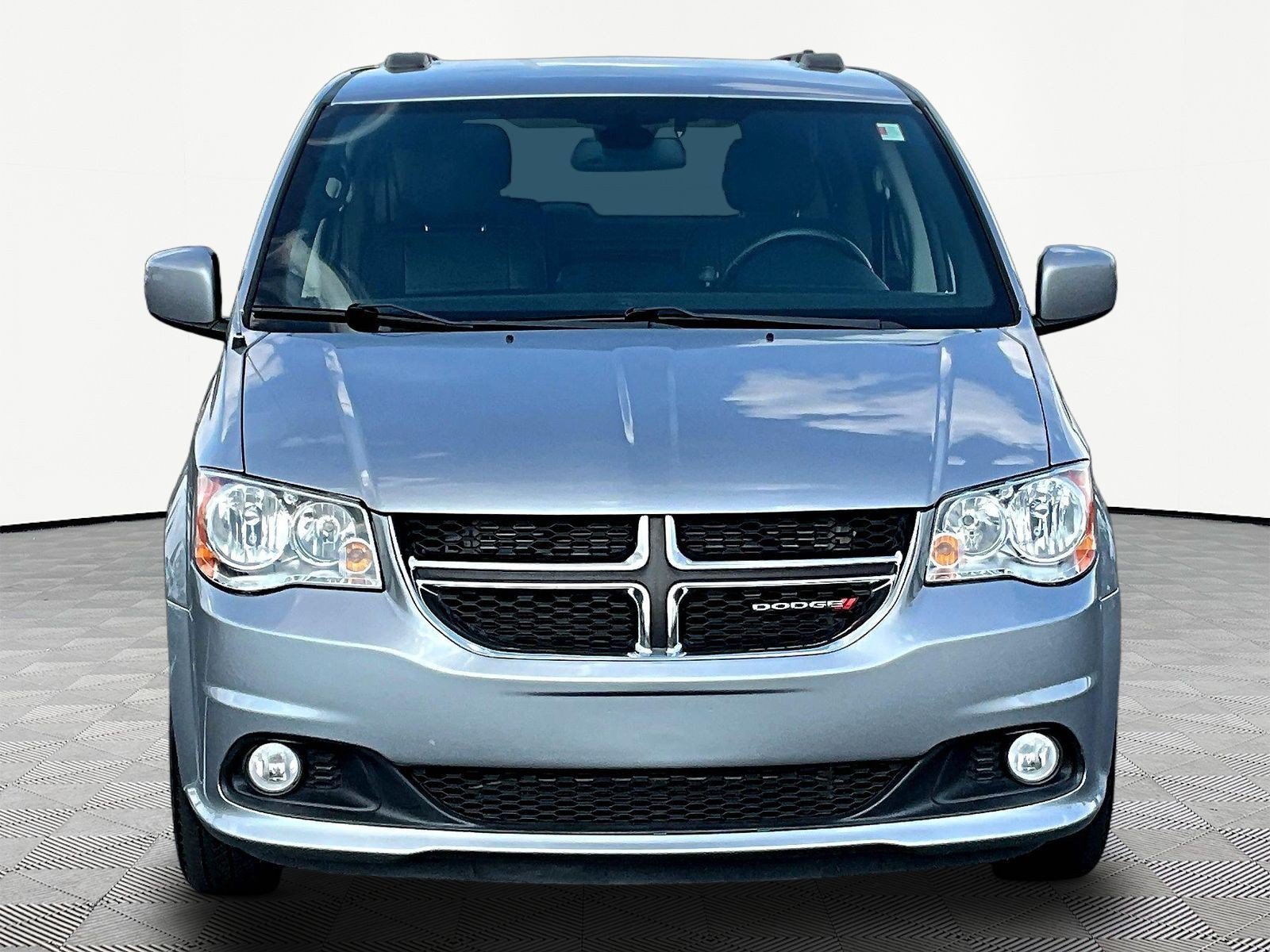 Used 2020 Dodge Grand Caravan SXT FWD image 2