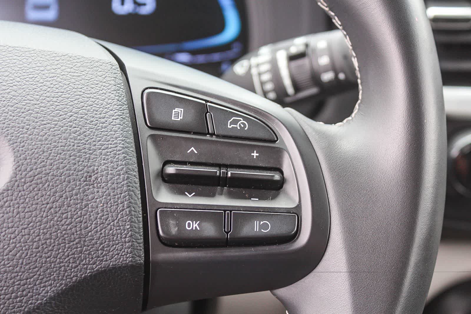 Certified 2024 Hyundai Venue SEL FWD image 31
