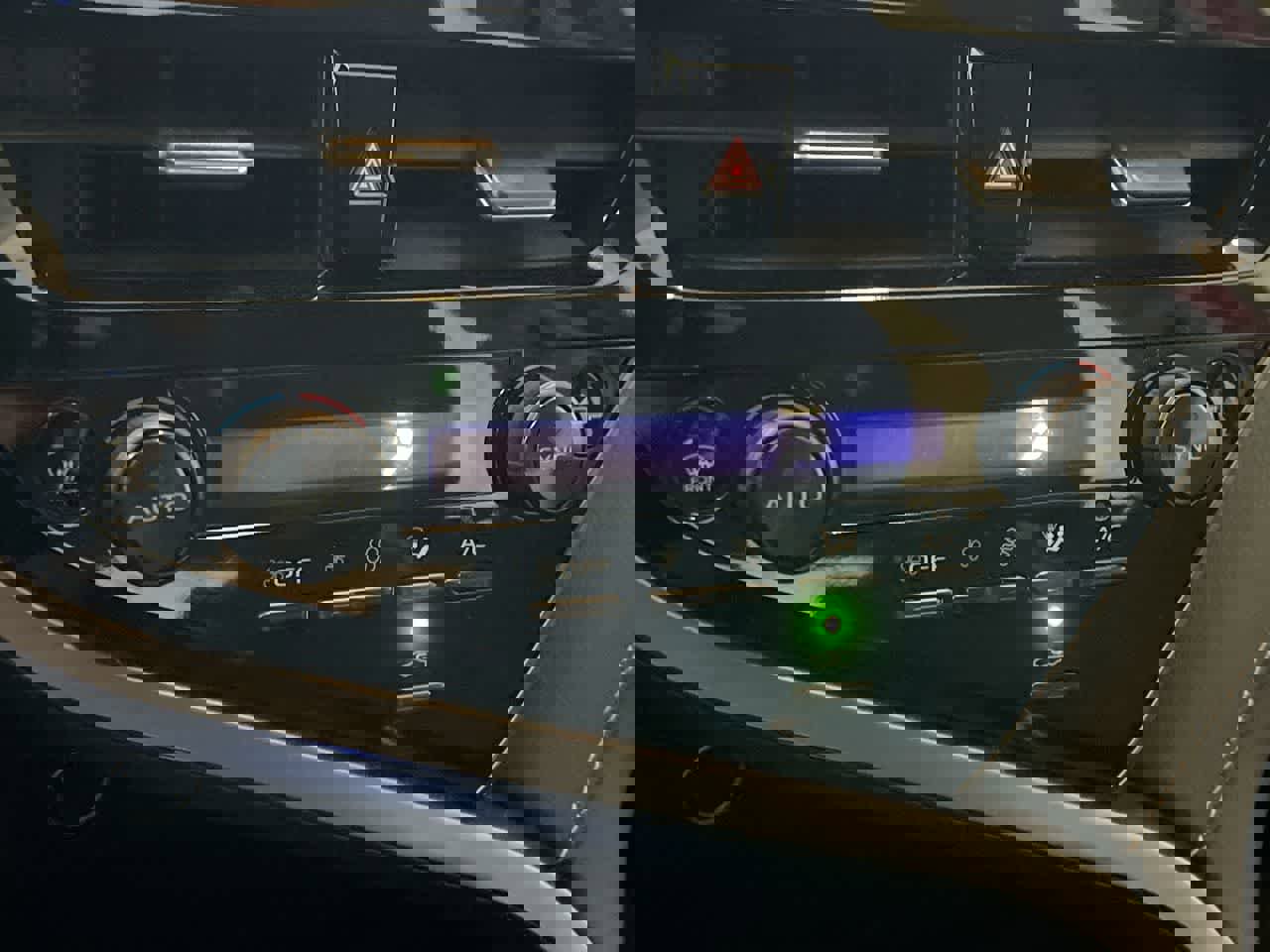 Used 2023 Toyota Camry SE image 19