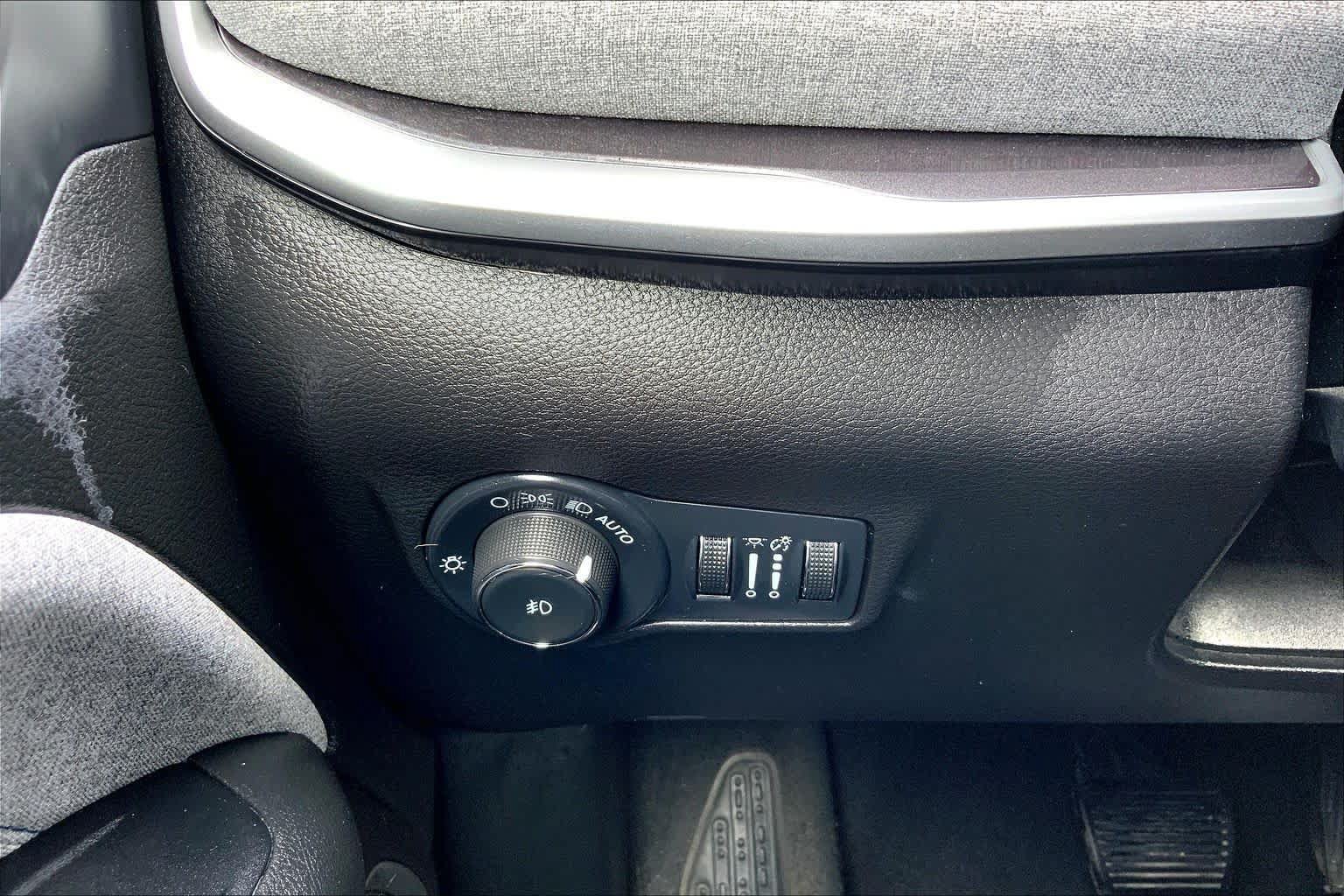 Used 2024 Jeep Compass Latitude AWD/4WD image 33