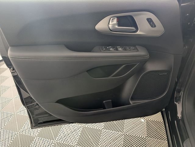 Certified 2024 Chrysler Pacifica Limited w/ Uconnect Theater Family Group image 10