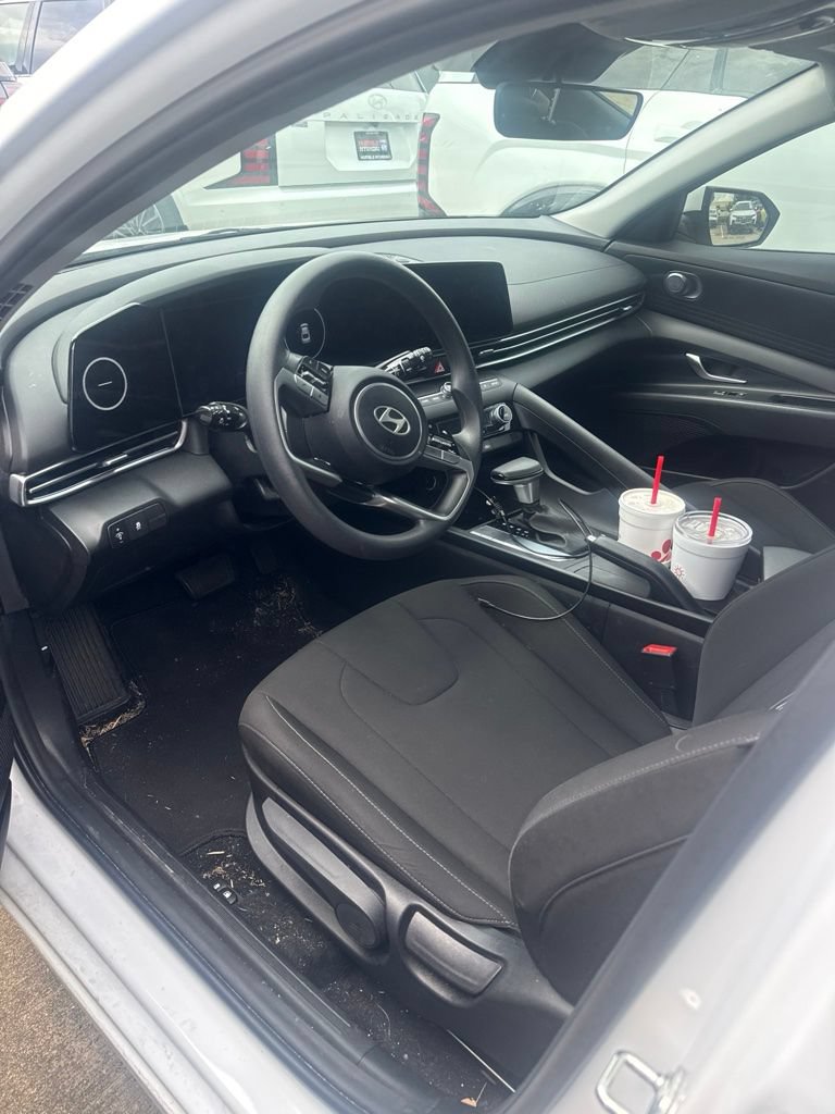 Used 2024 Hyundai Elantra SEL FWD image 2