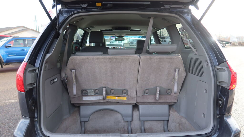 Used 2008 Toyota Sienna XLE Limited image 16