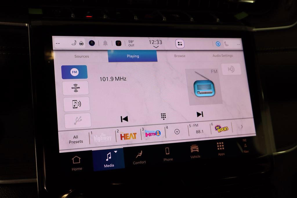 New 2025 Jeep Grand Cherokee Limited w/ Black Appearance Package image 29