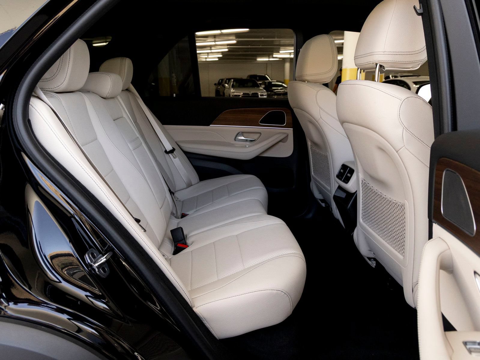Certified 2025 Mercedes-Benz GLE 450e 4MATIC w/ Driver Assistance Package image 25