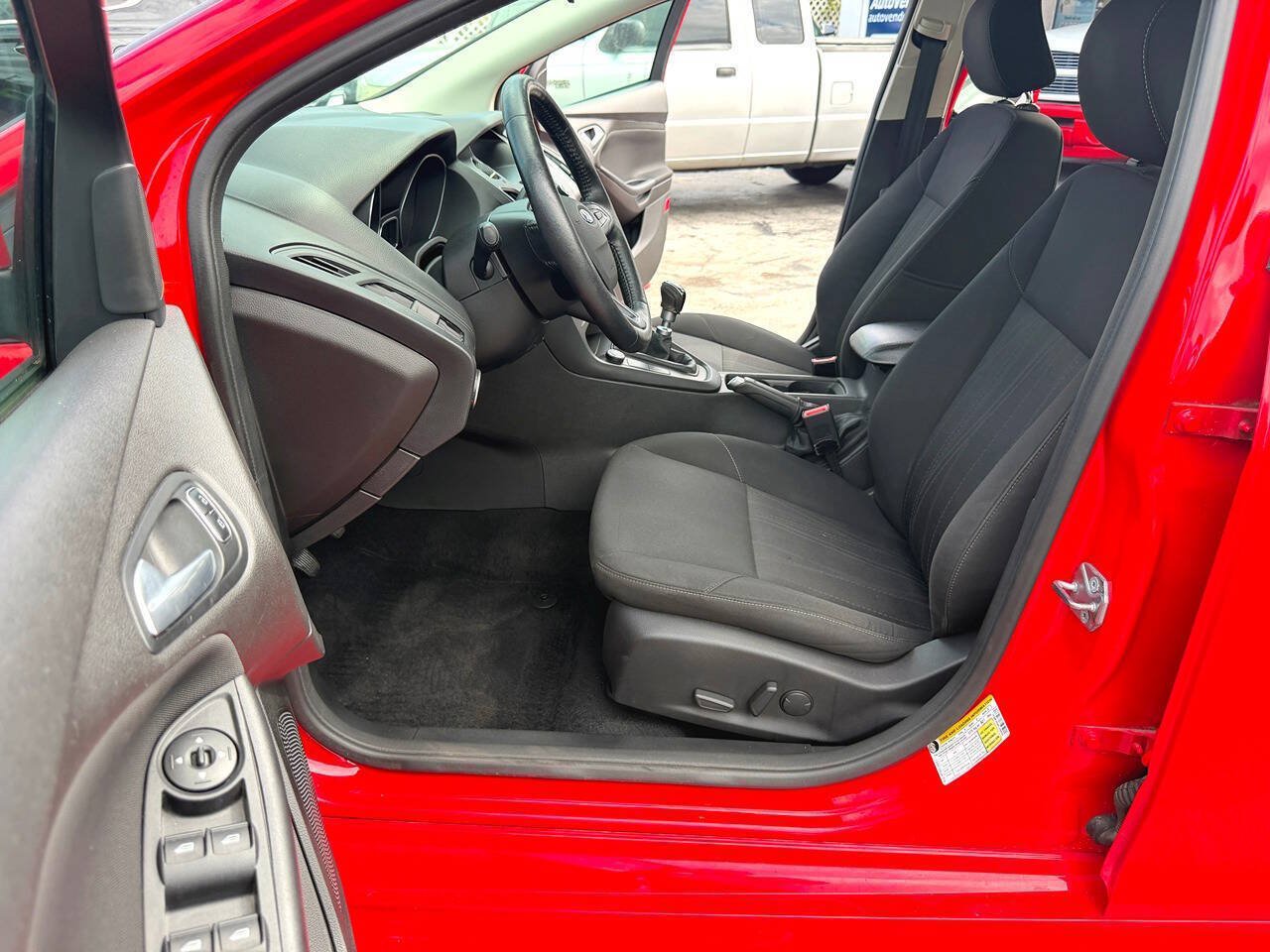Used 2015 Ford Focus SE w/ SE Ecoboost Package FWD image 22