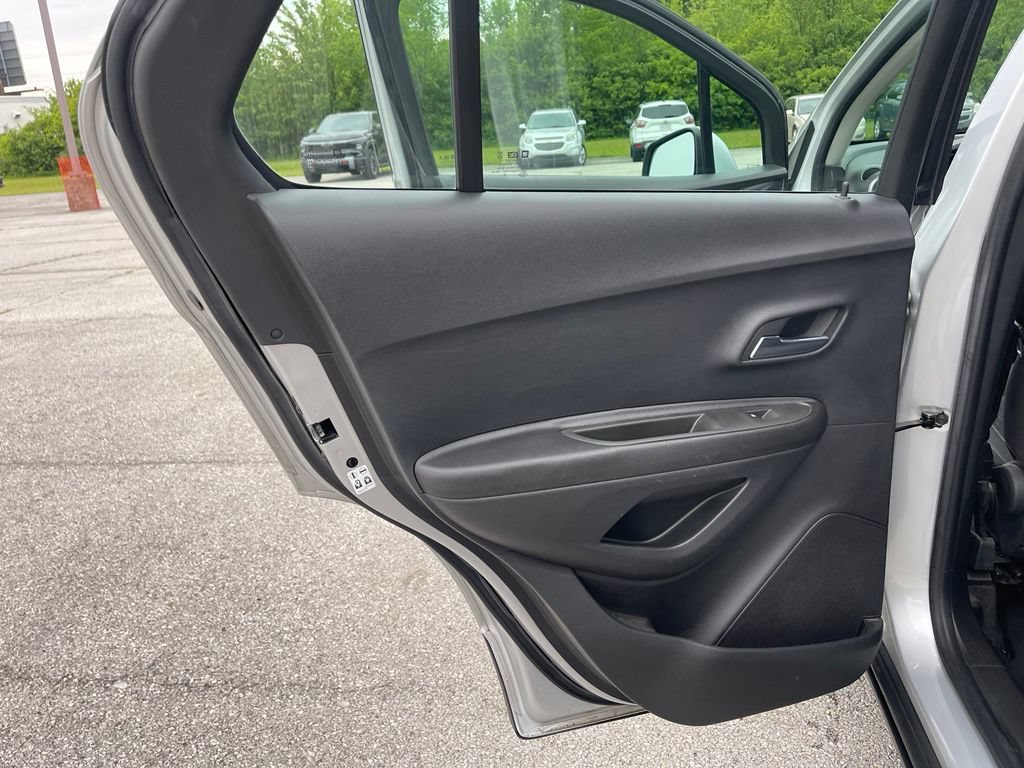 Used 2015 Chevrolet Trax LS FWD image 16
