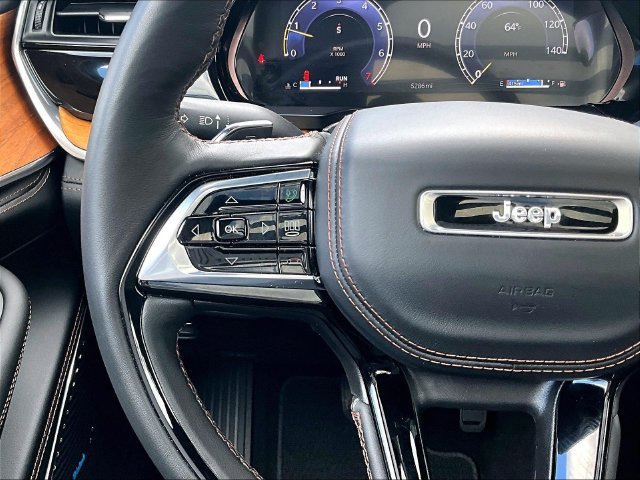 Used 2026 Jeep Grand Cherokee Summit w/ Obsidian Package AWD/4WD image 24