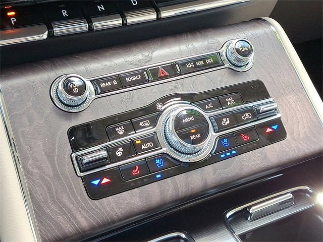Used 2023 Lincoln Aviator Reserve w/ Elements Package Plus AWD/4WD image 16