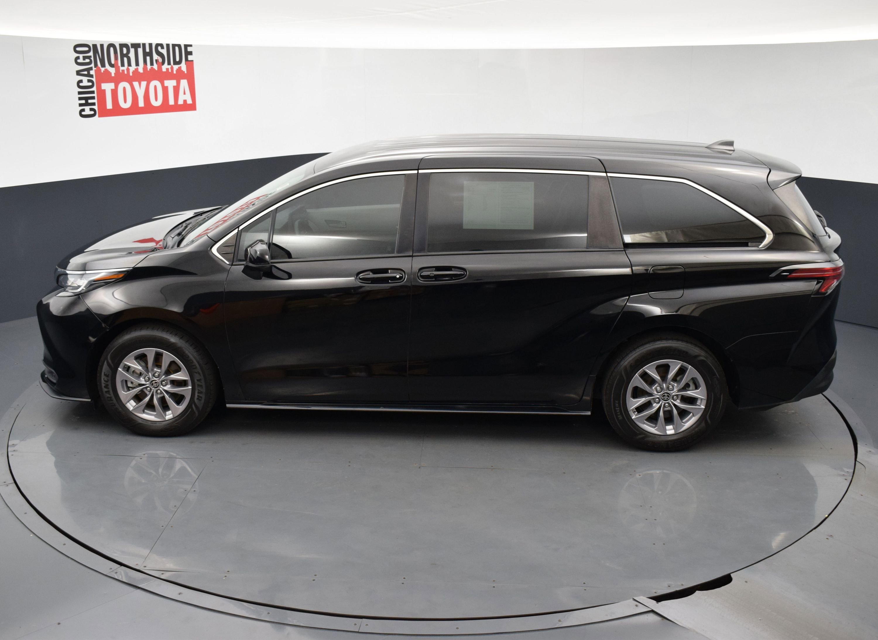 Used 2022 Toyota Sienna LE FWD image 19