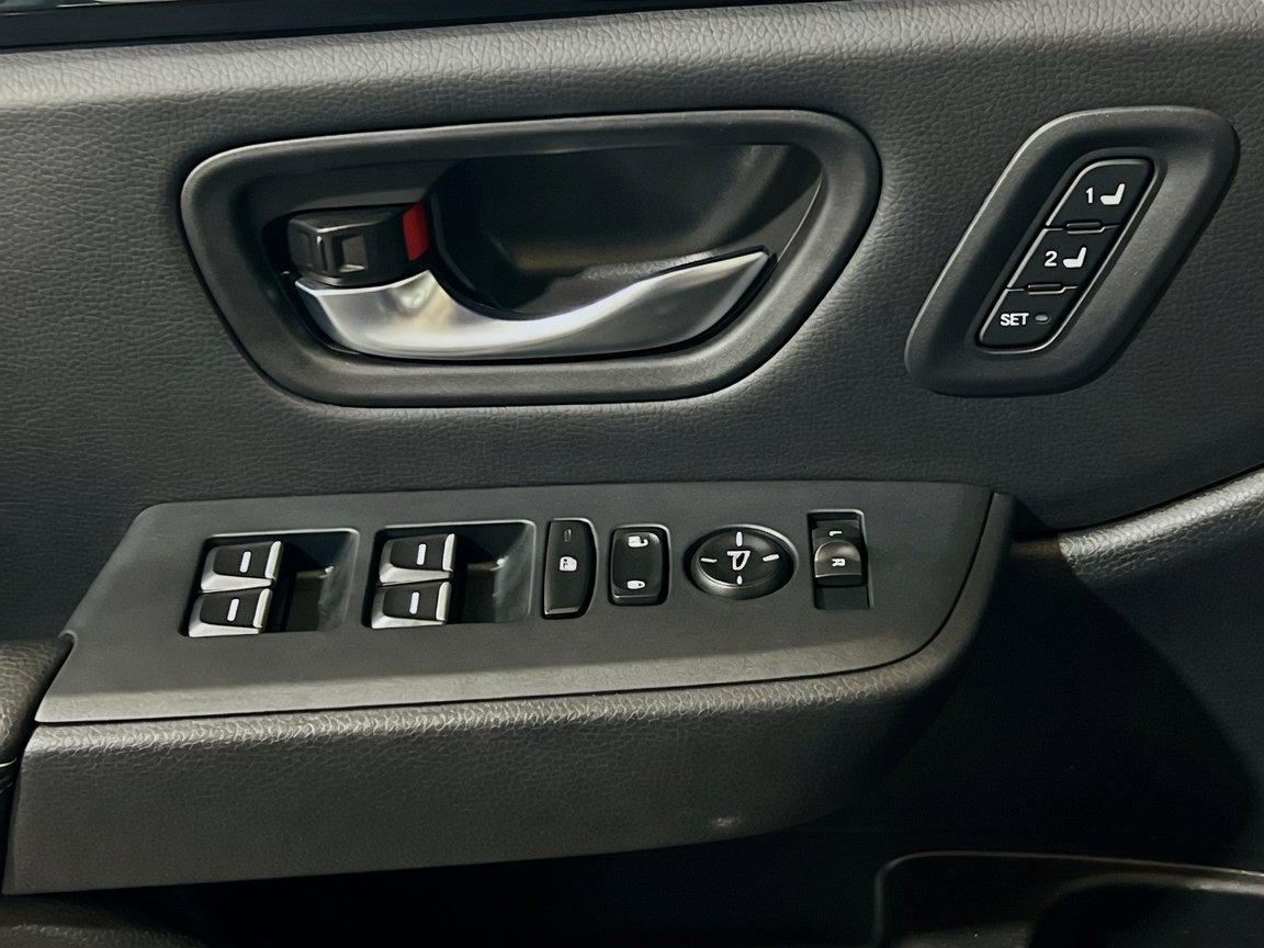 Used 2025 Honda Pilot EX-L image 13
