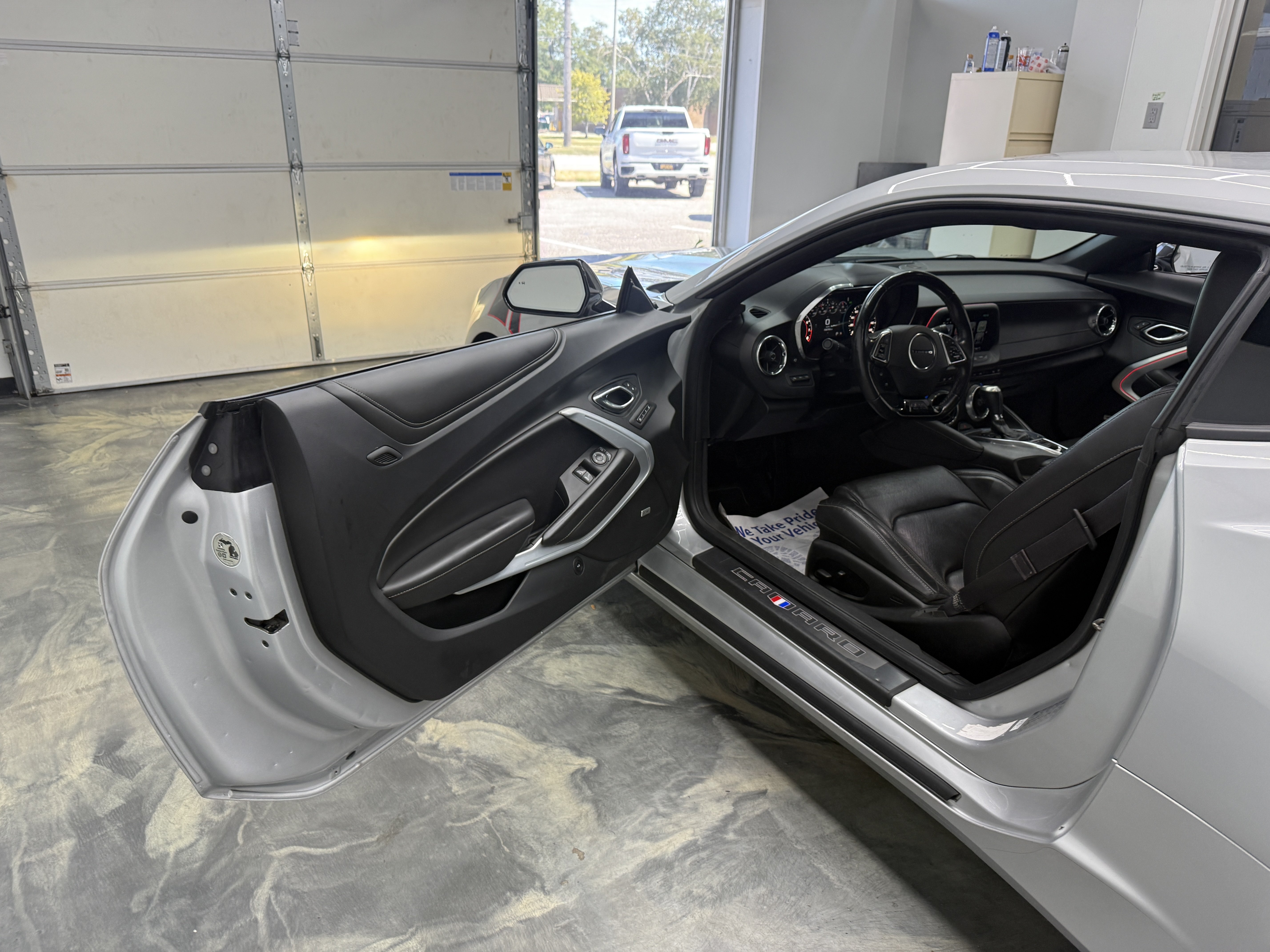 Used 2017 Chevrolet Camaro LT RWD image 6