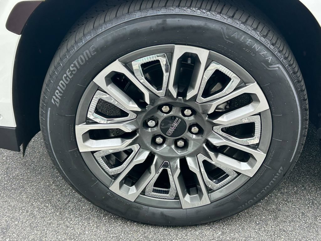 Used 2023 GMC Yukon XL Denali Ultimate AWD/4WD image 9