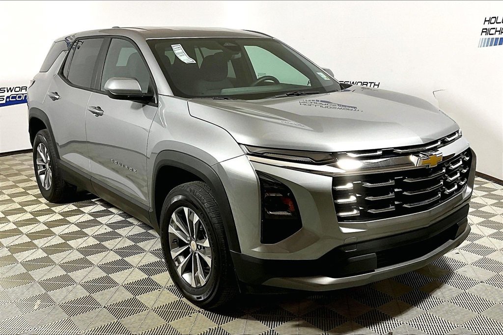 Used 2025 Chevrolet Equinox LT image 3