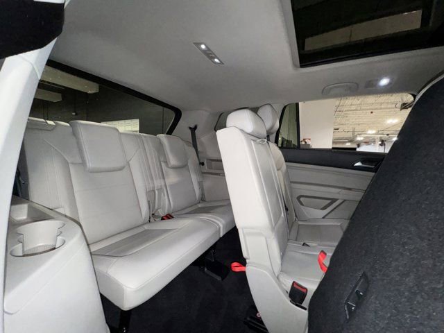Used 2022 Volkswagen Atlas SE w/ Panoramic Sunroof Package AWD/4WD image 17