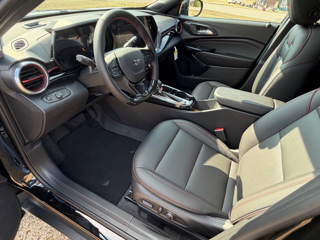 New 2026 Chevrolet Trax RS w/ Sunroof Package image 18