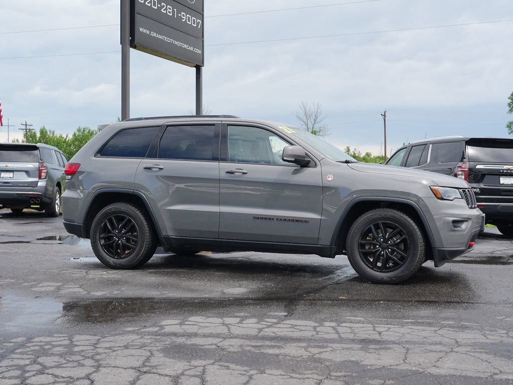 Used 2021 Jeep Grand Cherokee Trailhawk w/ Trailhawk Luxury Group AWD/4WD image 2