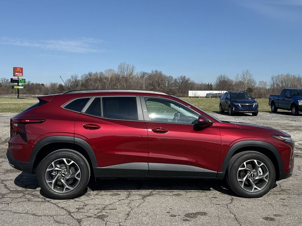 Used 2025 Chevrolet Trax LT w/ Driver Confidence Package image 9