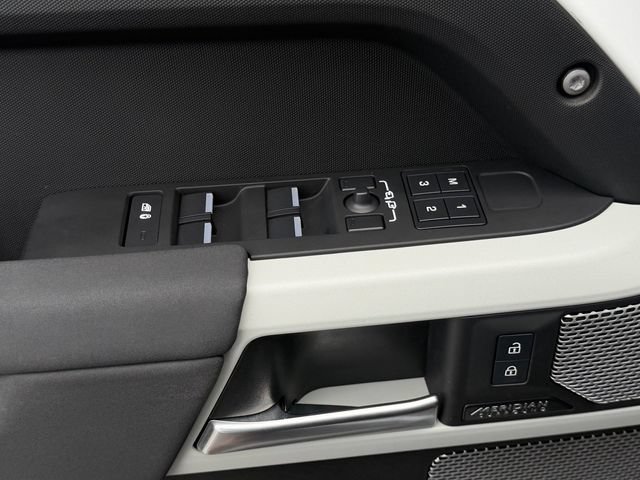 Used 2023 Land Rover Defender 130 SE AWD/4WD image 21