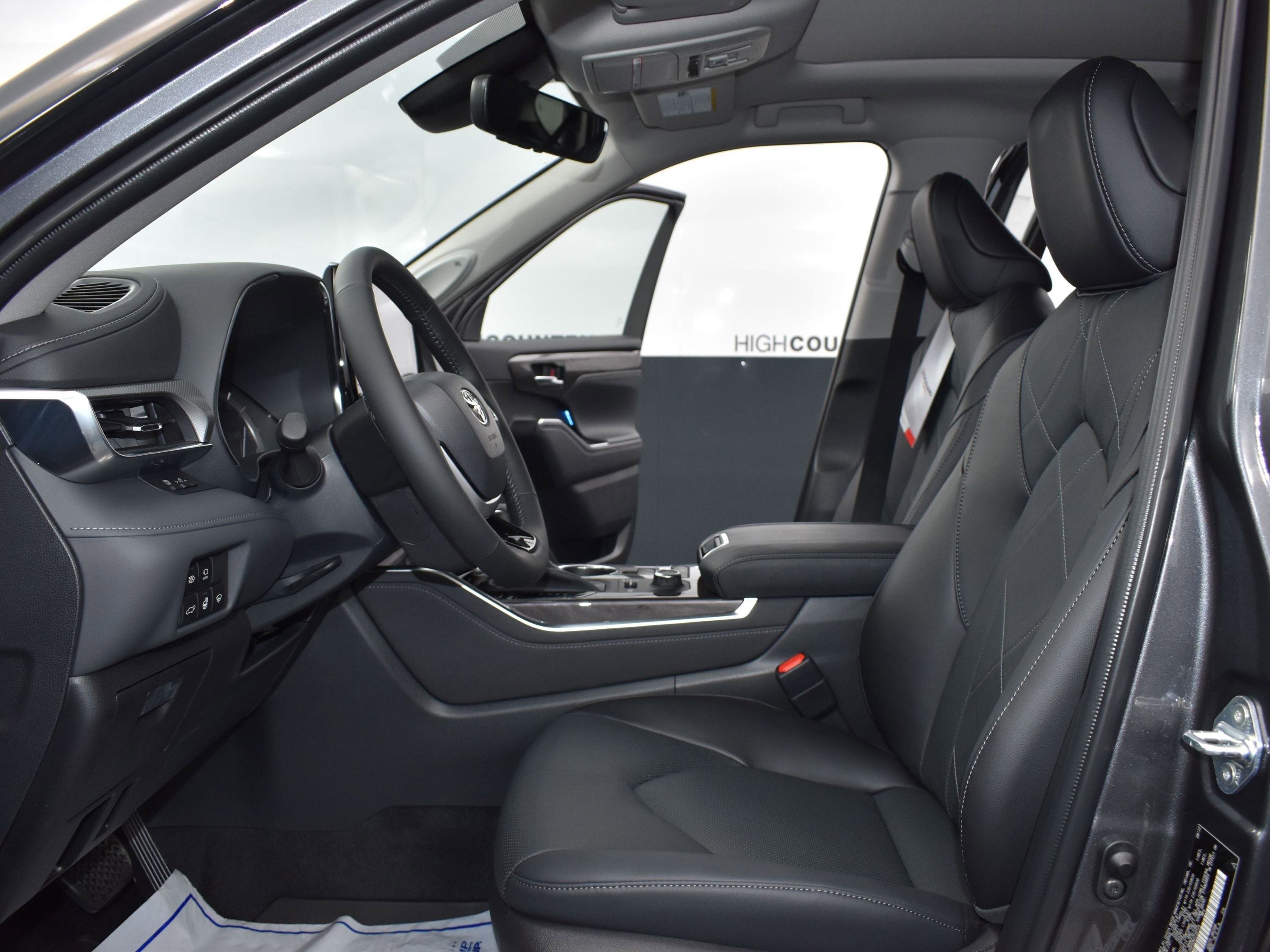 Used 2022 Toyota Highlander Platinum image 14