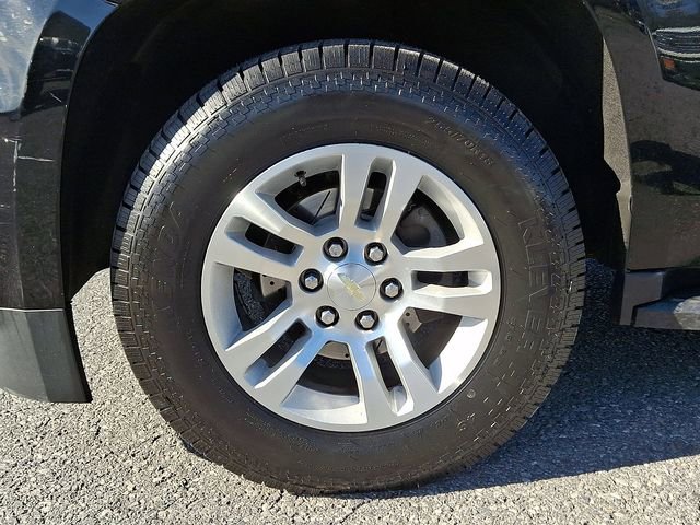 Used 2019 Chevrolet Suburban LT image 7