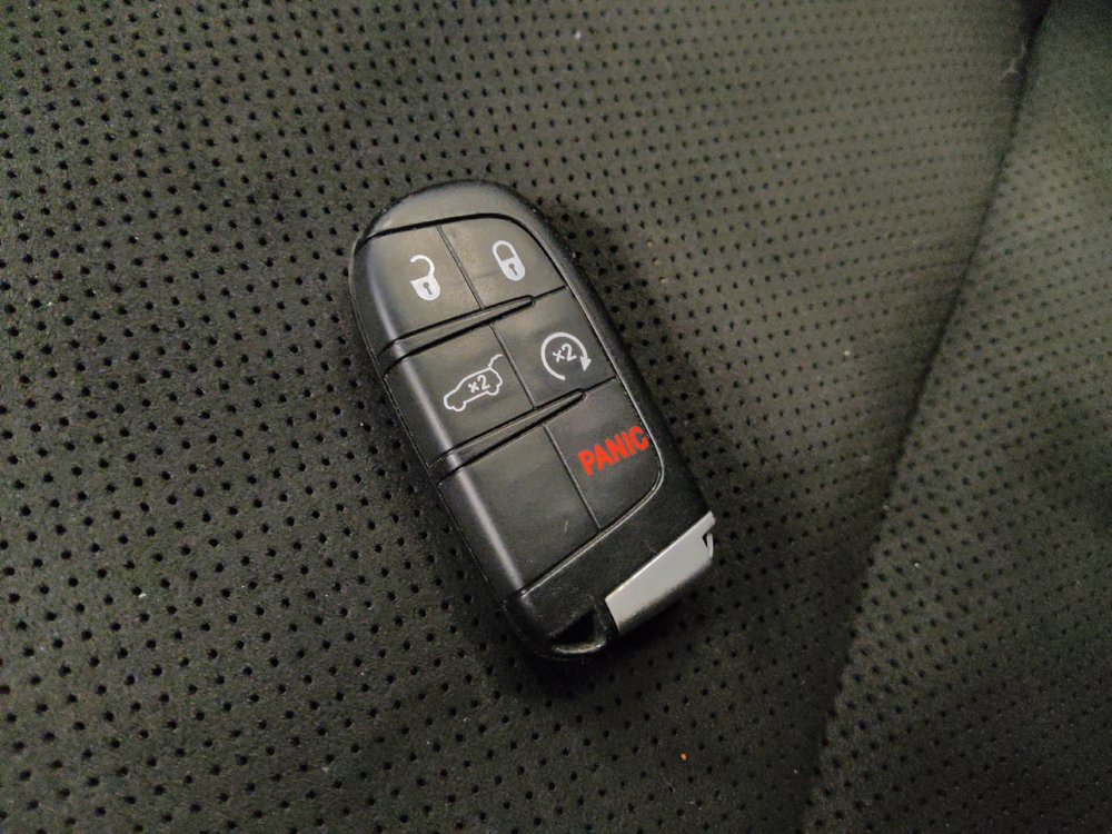 Used 2018 Jeep Grand Cherokee Altitude RWD image 32