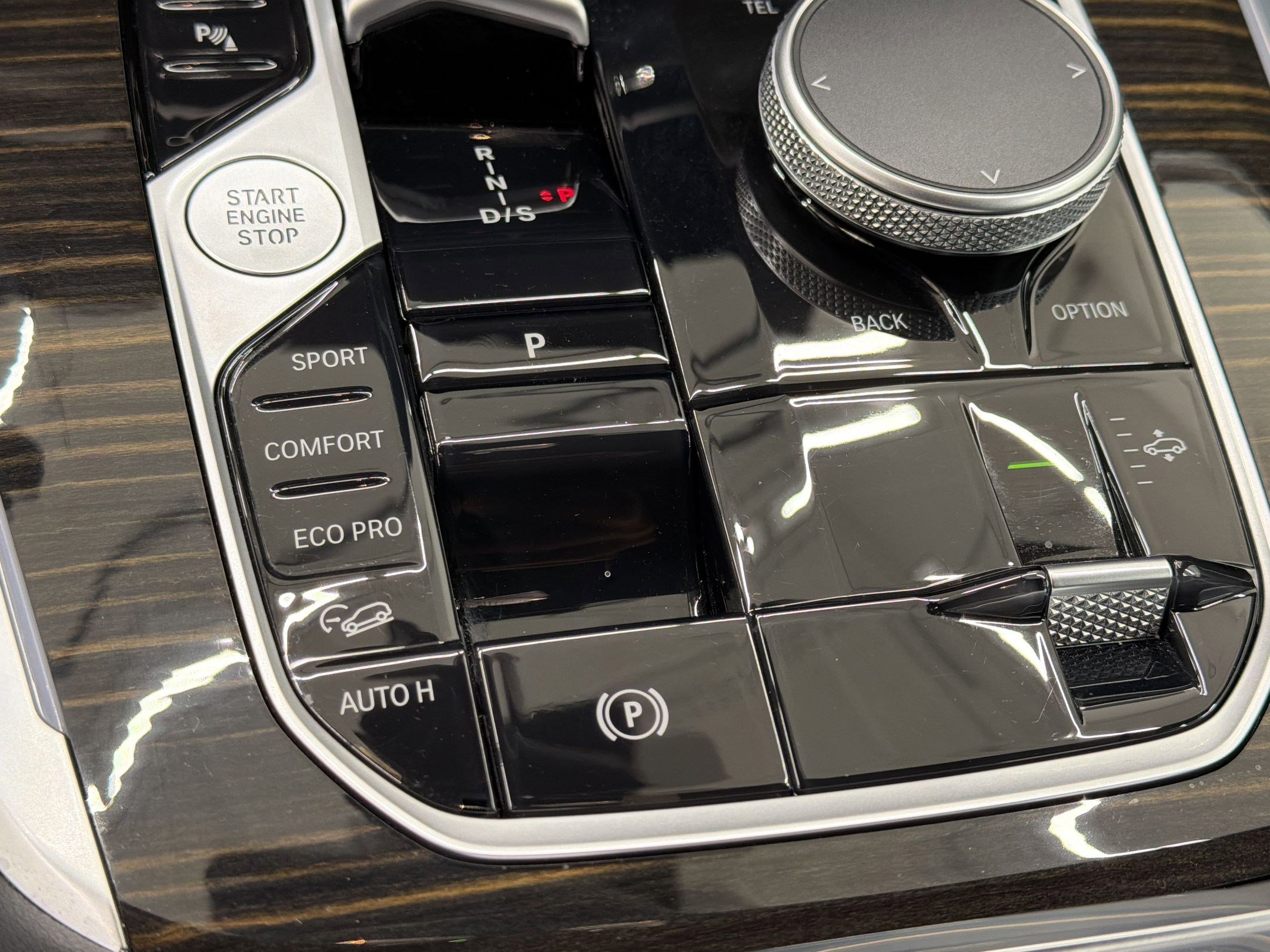 Certified 2025 BMW X7 xDrive40i w/ M Sport Package image 25