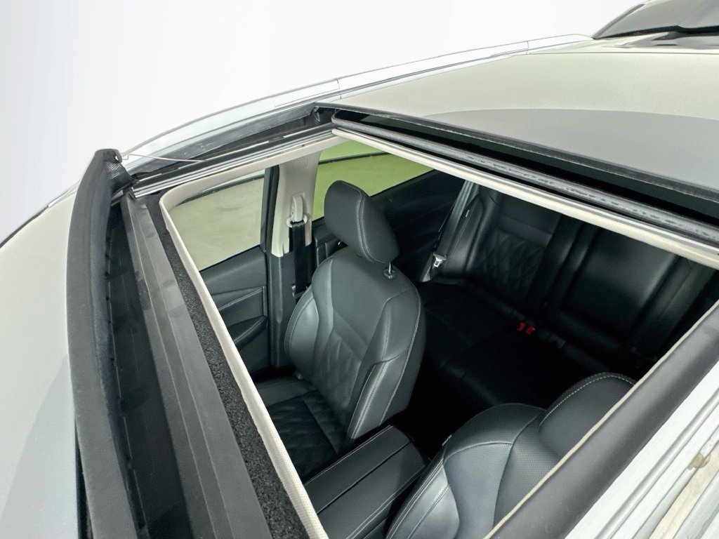 Used 2024 Nissan Rogue Platinum w/ Platinum Premium Package FWD image 26