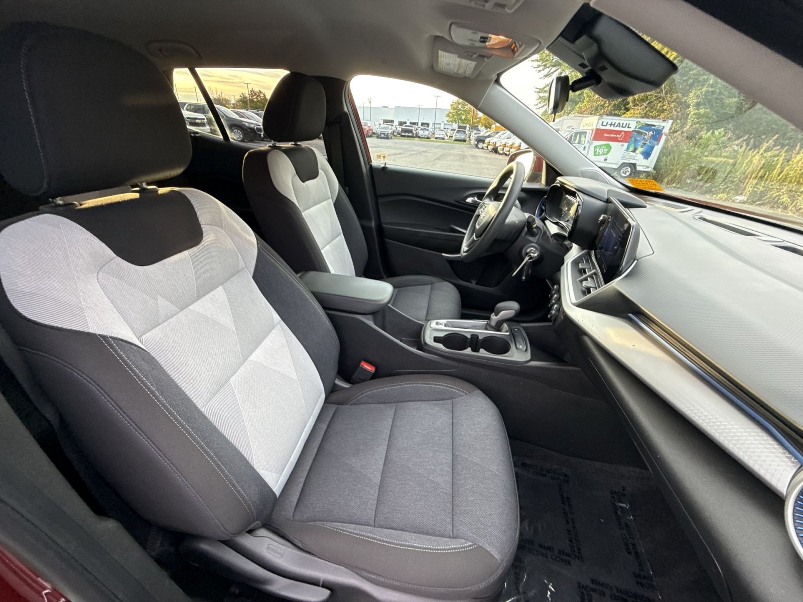 Used 2024 Chevrolet Trax LS w/ LS Convenience Package FWD image 27