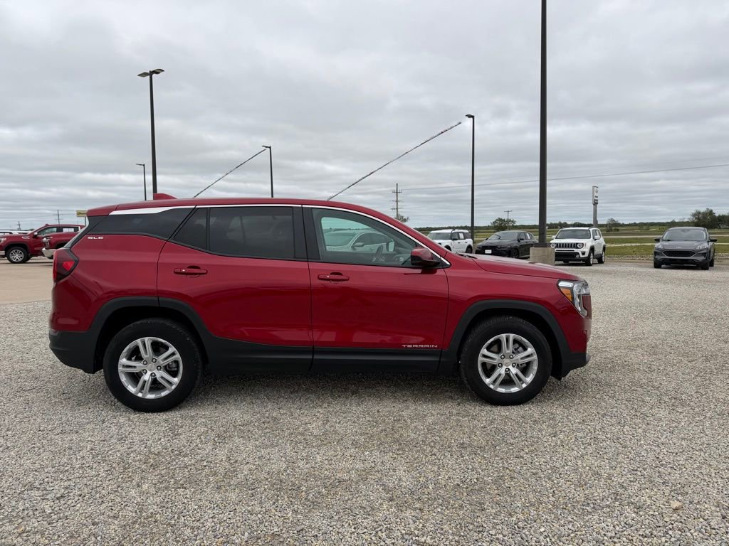 Used 2024 GMC Terrain SLE AWD/4WD image 2