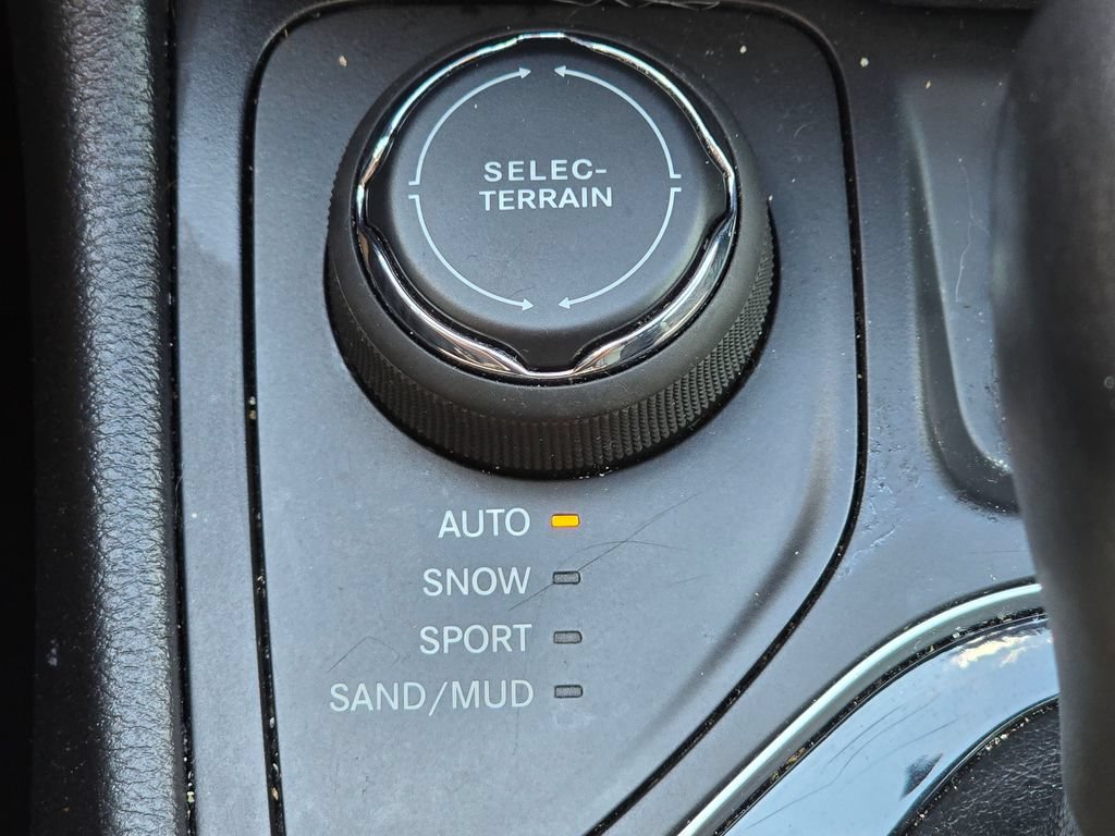 Used 2020 Jeep Cherokee Limited AWD/4WD image 23