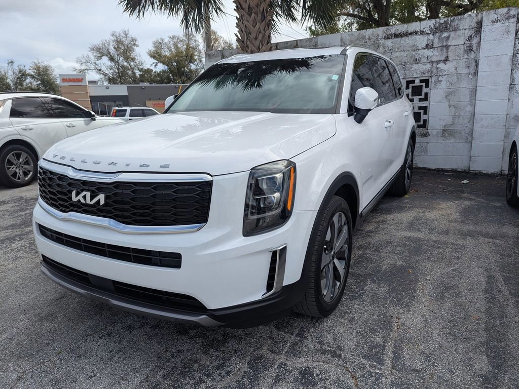 Used 2022 Kia Telluride EX w/ EX Premium Package image 3