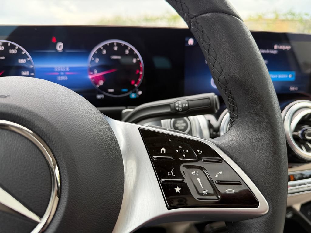Certified 2025 Mercedes-Benz GLB 250 image 21