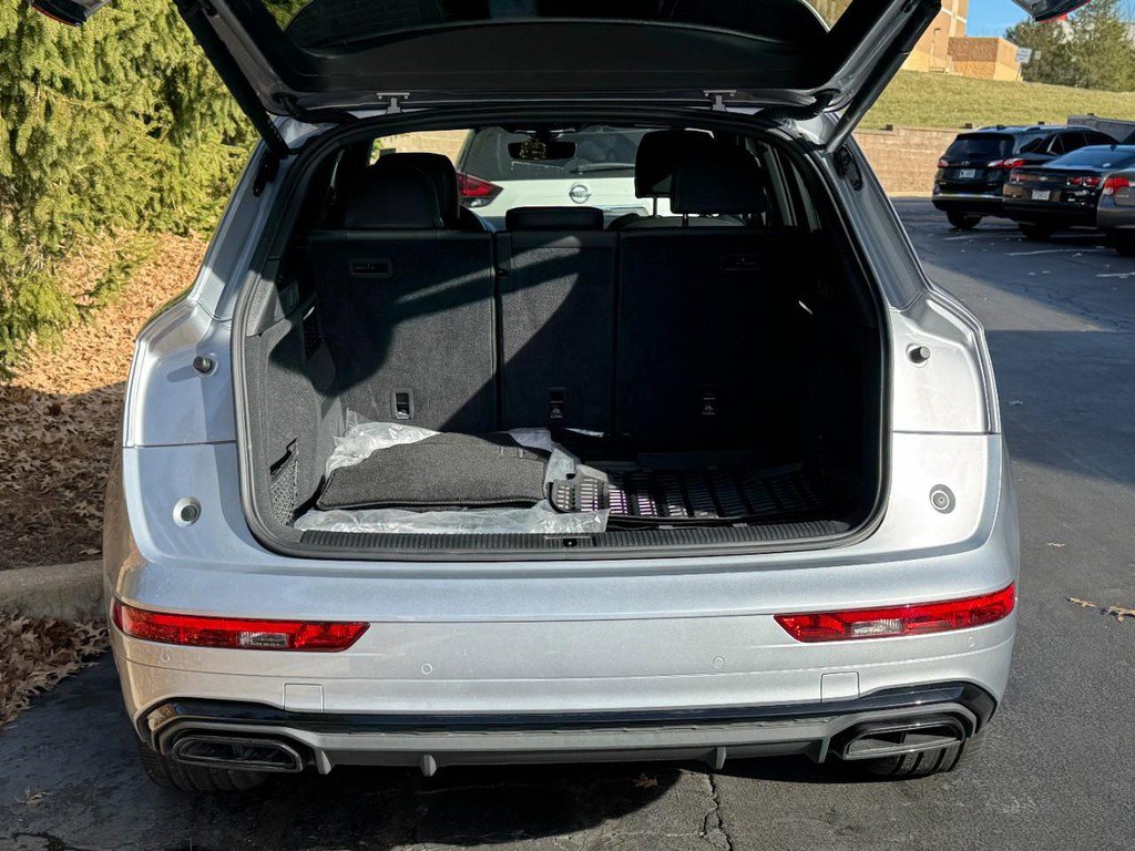 Used 2025 Audi Q5 2.0T Premium w/ Convenience Plus Package image 9