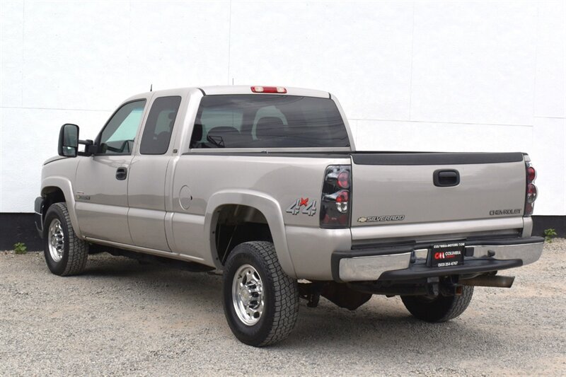 Used 2005 Chevrolet Silverado 2500 LT w/ Heavy-Duty Power Package AWD/4WD image 2