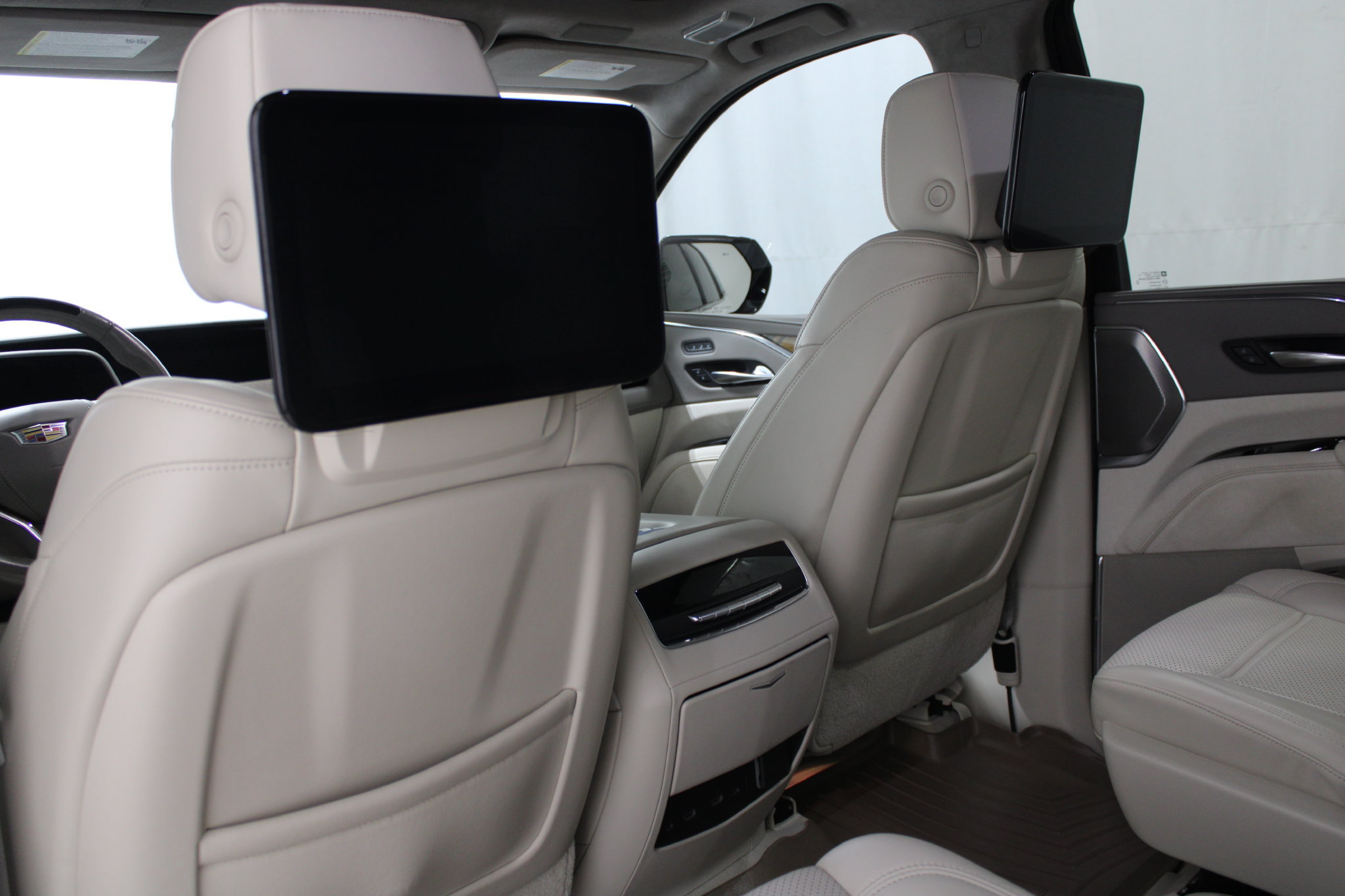 Used 2021 Cadillac Escalade Premium Luxury Platinum AWD/4WD image 16