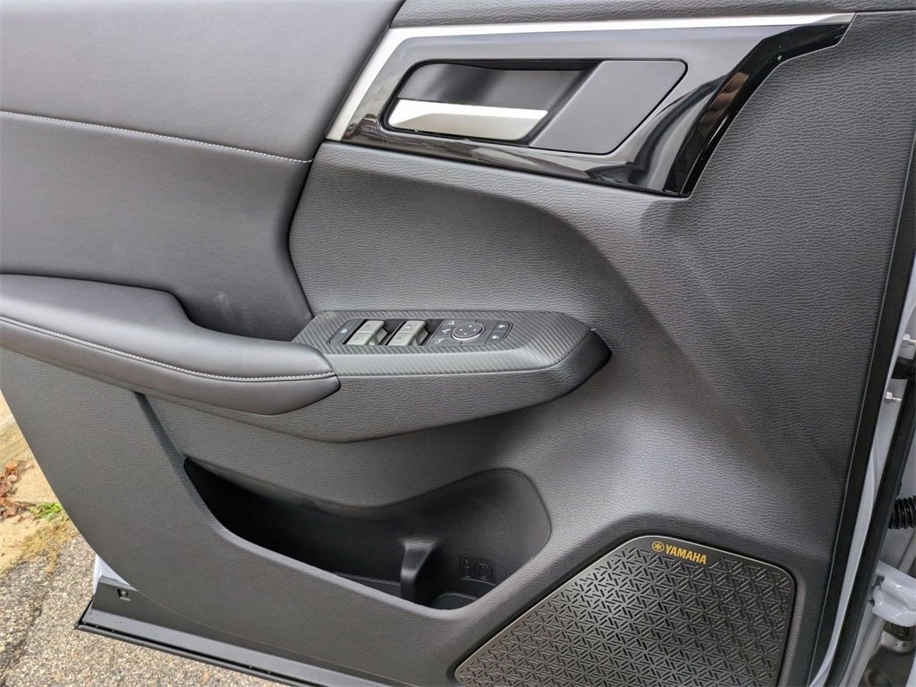 New 2025 Mitsubishi Outlander SE image 15