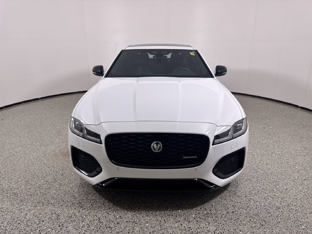 Used 2024 Jaguar XF R-Dynamic SE AWD/4WD image 3