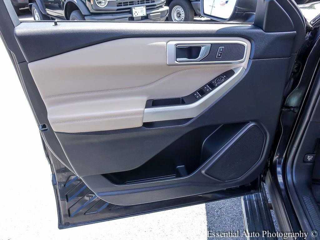Used 2020 Ford Explorer XLT w/ Equipment Group 202A AWD/4WD image 22