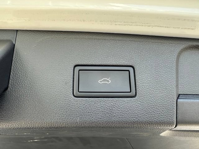 Used 2024 Volkswagen Atlas Peak Edition SEL AWD/4WD image 23