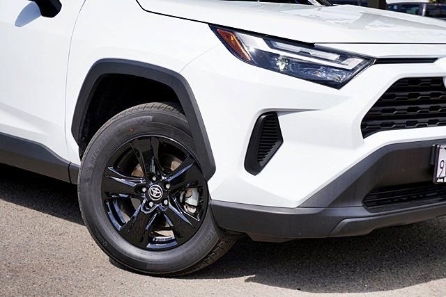 Used 2025 Toyota RAV4 XLE w/ Convenience Package FWD image 4