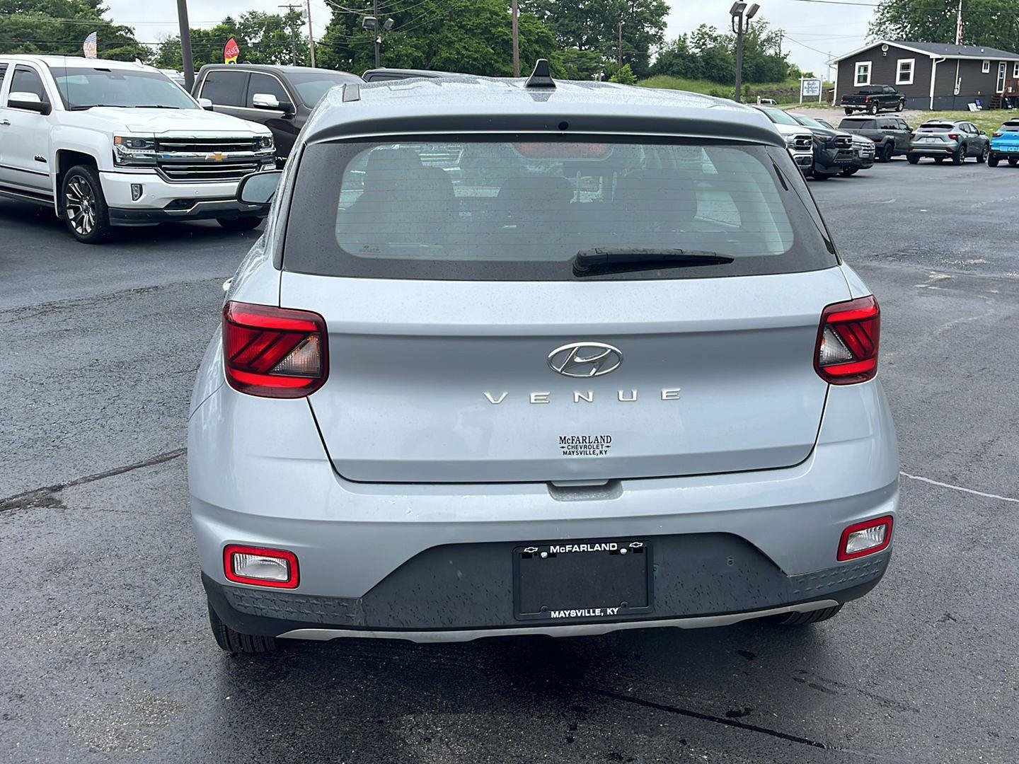 Used 2021 Hyundai Venue SE FWD image 4