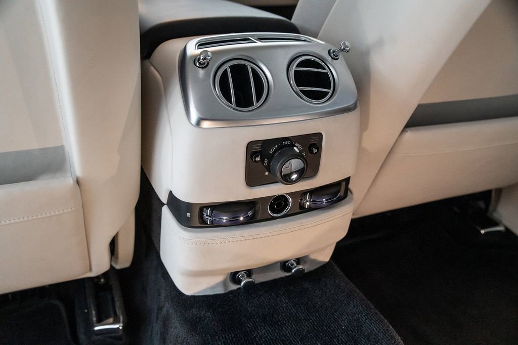 Used 2018 Rolls-Royce Ghost image 35